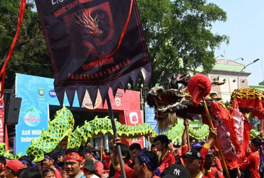 Budaya 12 Tahunan Gotong Toapekong Bikin 100 Ribu Lebih Warga Antusias Menontonnya - GenPI.co