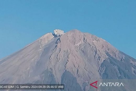 Gunung Semeru Erupsi Lagi, Letusan Setinggi 500 Meter - GenPI.co