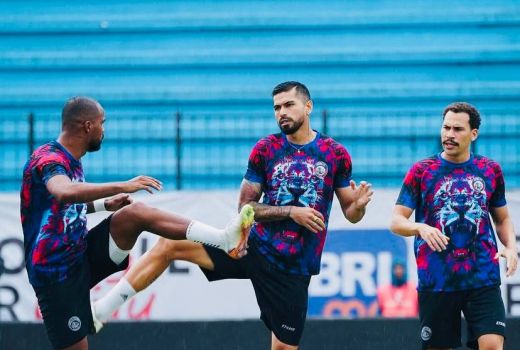 Jeda Panjang Kompetisi, Arema FC Pilih Liburkan Pemain - GenPI.co