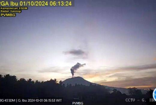 Gunung Ibu Erupsi 16 Kali, Letusan hingga 1,5 Km di Atas Puncak - GenPI.co