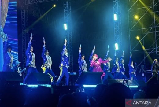 Elvy Sukaesih Bikin Synchronize Fest 2024 Heboh - GenPI.co