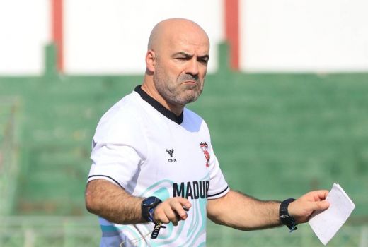 Debut Latih Madura United, Paulo Meneses Langsung Bidik 3 Poin - GenPI.co