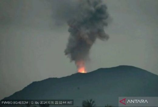 Gunung Lewotobi Laki-Laki Meletus, Keluarkan Abu Vulkanik dan Pijaran Api Setinggi 1 Km - GenPI.co