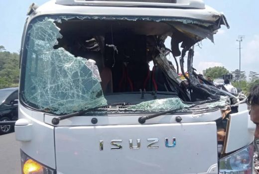 Minibus Rombongan Santri Kecelakaan di Tol Semarang-Solo, 4 Orang Meninggal - GenPI.co
