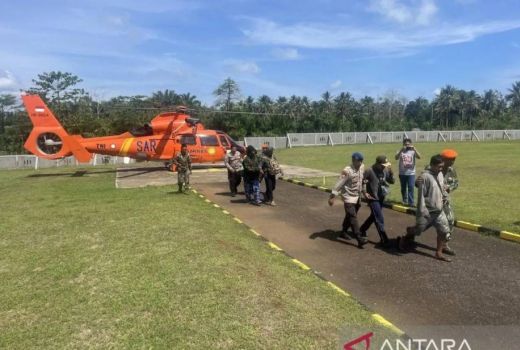 Terisolasi di Bekas Dermaga di Sukabumi, 71 Nelayan Akhirnya Bisa Dievakuasi - GenPI.co