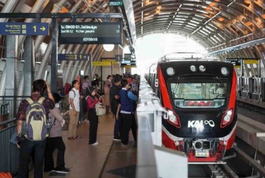 Pelantikan Presiden dan Wapres, Perjalanan 32 KA Dialihkan dari Stasiun Gambir ke Stasiun Jatinegara - GenPI.co