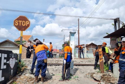 Daop 6 Yogyakarta Tutup Perlintasan Sebidang antara Stasiun Solo Kota dengan Sukoharjo - GenPI.co