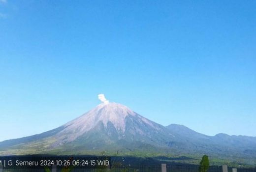 Gunung Semeru Erupsi 9 Kali, Letusan Setinggi 600 Meter - GenPI.co