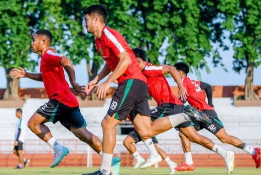 Jeda Liga 1, Munster Tetap Awasi Ketat Program Individu Pemain Persebaya - GenPI.co