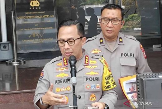Polisi: 18 Orang Jadi Tersangka Kasus Judi Online yang Libatkan Oknum Komdigi - GenPI.co