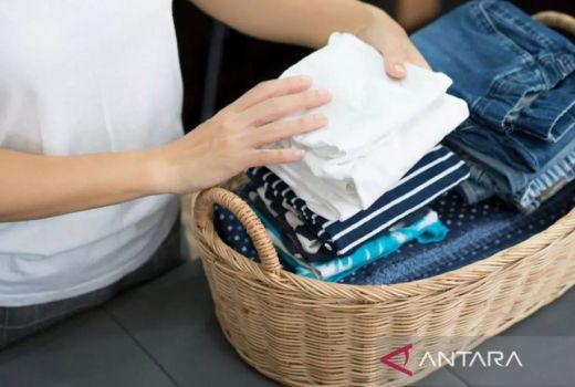Ini Tips Merawat Pakaian Saat Musim Hujan - GenPI.co