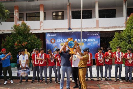 Momen Juara Piala by.U 2024: Telkomsel Bagikan 1.000 Voucher di SMAN 18 Bandung - GenPI.co