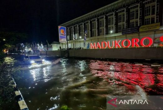 Diguyur Hujan Deras, Sejumlah Ruas Jalan di Kota Semarang Banjir - GenPI.co