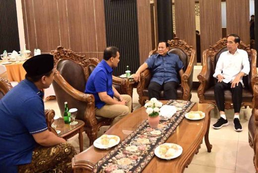 Jokowi Dukung Paslon Tertentu di Pilkada 2024, Al Araf: Sebenarnya Memalukan - GenPI.co