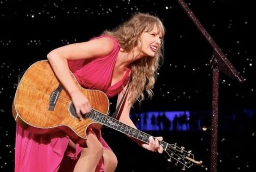 Taylor Swift Penyanyi Terhebat Nomor 2 Abad 21 - GenPI.co