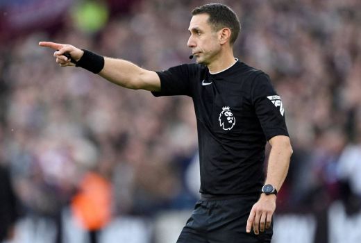 Hina Liverpool, David Coote Resmi Dipecat oleh Asosiasi Wasit Liga Inggris - GenPI.co