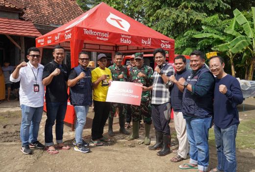 Telkomsel Berikan Bantuan untuk Warga Terdampak Bencana di Kabupaten Cianjur - GenPI.co