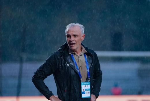 Tuai Hasil Buruk, Manajemen Arema FC Pecat Pelatih Joel Cornelli - GenPI.co