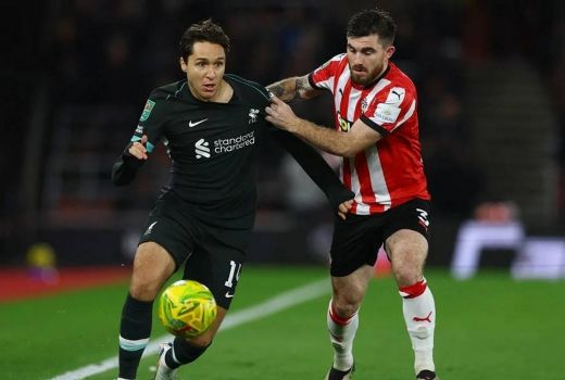 Arne Slot Wanti-wanti Federico Chiesa Bila Ingin Bertahan di Liverpool - GenPI.co