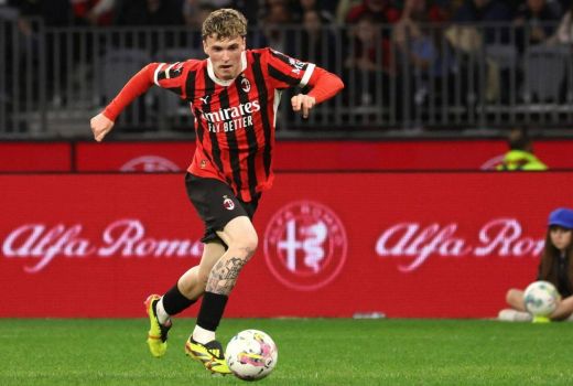 Paulo Fonseca Lebih Suka Alex Jimenez, Nasib Theo Hernandez di AC Milan Terancam - GenPI.co