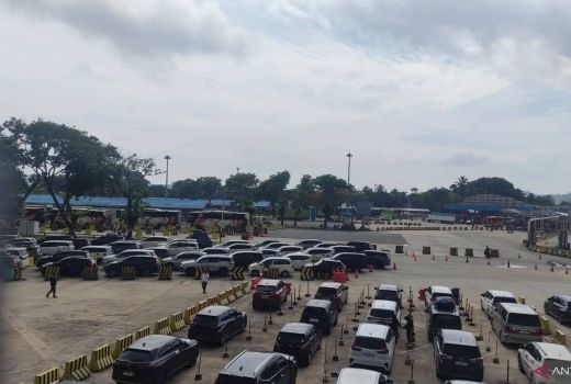 Urai Antrean di Pelabuhan Bakauheni, Petugas Terapkan Delay System - GenPI.co