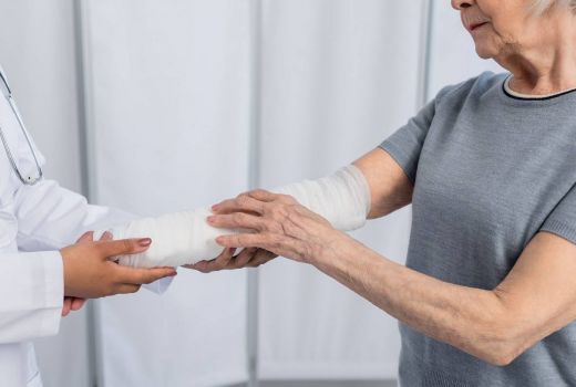 Vitamin D Tidak Menurunkan Risiko Patah Tulang pada Lansia - GenPI.co