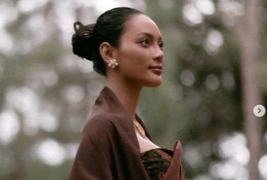 Natal 2024 di Bali, Erika Carlina Pengin Suasana Intim - GenPI.co