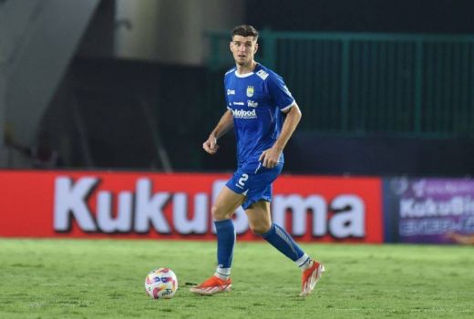 Hanya Kebobolan 11 Gol, Nick Kuipers Ungkap Rahasia Solidnya Pertahanan Persib Bandung - GenPI.co