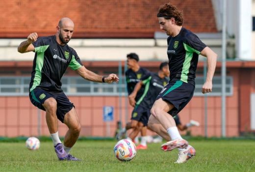 Skuad Lengkap, Persebaya Surabaya Fokus Asah Taktik Jelang Duel Lawan PSS Sleman - GenPI.co