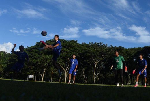 Pemain Pilar Absen, Bojan Hodak Beri Peluang Pemain Pelapis Persib Bandung Tampil di Jayapura - GenPI.co