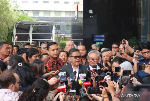 Hasto Kristiyanto Penuhi Panggilan KPK untuk Diperiksa Sebagai Tersangka - GenPI.co