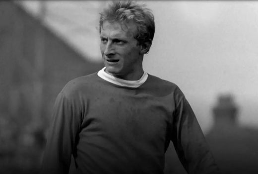 Kabar Duka, Legenda Manchester United Denis Law Meninggal Dunia - GenPI.co