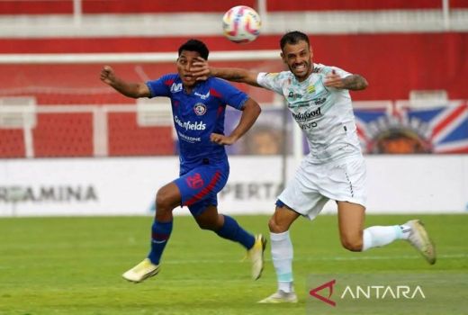 Bungkam Arema FC, Bojan Hodak Ingatkan Persib Bandung Tetap Rendah Hati - GenPI.co