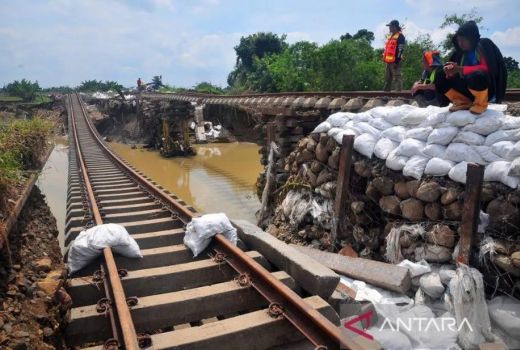 Jalur Rel di Grobogan Belum Normal, Perjalanan 30 KA di Daop 4 Semarang Masih Dialihkan - GenPI.co