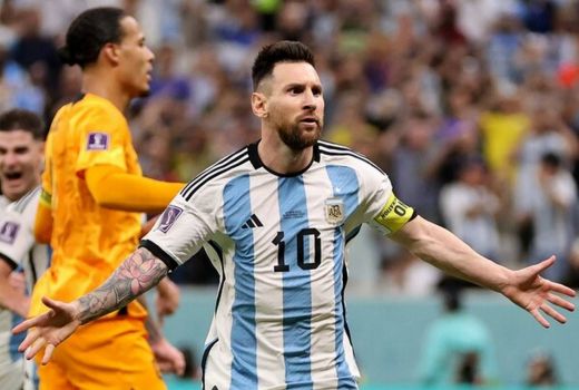 Absen Lawan Uruguay dan Brasil, Lionel Messi Sedih - GenPI.co