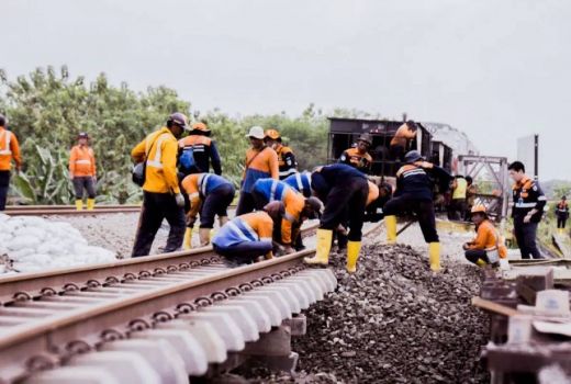 Jalur Rel KA di Grobogan Lumpuh Akibat Banjir, KAI Targetkan Pulih 5 Februari 2025 - GenPI.co