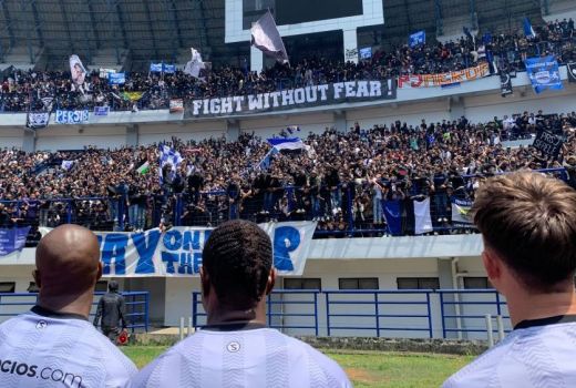 Jelang Duel Klasik Lawan Persija, Bobotoh Tumpah Ruah Dukung Persib di GBLA - GenPI.co
