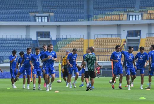 Bojan Hodak Ungkap Bermain di Awal Puasa dan Cuaca Panas Jadi Tantangan Persib Bandung - GenPI.co
