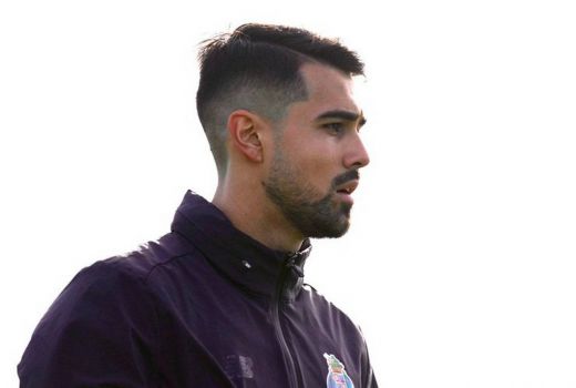 Rombak Skuad Pelan-pelan, Manchester City Incar Kiper Diogo Costa - GenPI.co