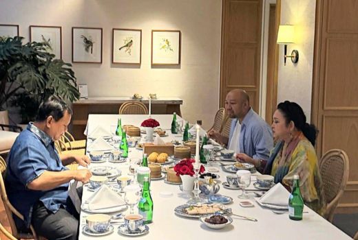 Presiden Prabowo Pamer Momen Buka Puasa Bareng Didit dan Titiek, Netizen: Cieee! - GenPI.co