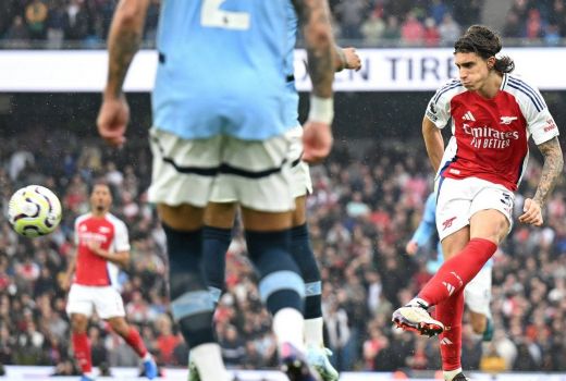 Riccardo Calafiori Jadi Striker di Laga Manchester United vs Arsenal? - GenPI.co