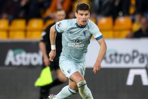 Eks Barcelona Sarankan Liverpool Rekrut Milos Kerkez - GenPI.co