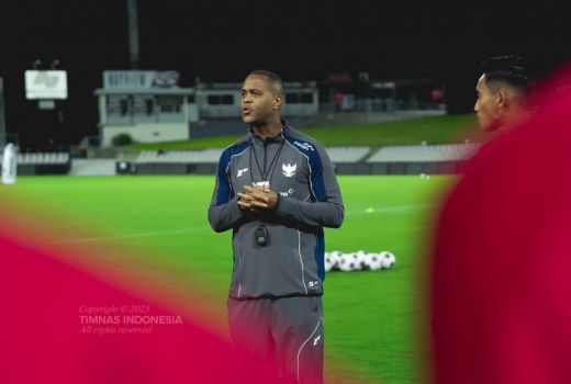 Latihan Perdana Timnas Indonesia, Kluivert Puas & Optimistis Hadapi Australia - GenPI.co