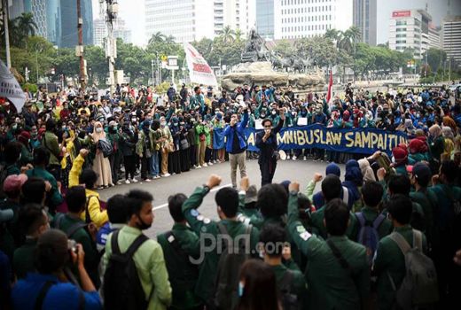 Demo Tolak RUU TNI, BEM SI Kerakyatan: Pengesahan Ugal-ugalan - GenPI.co