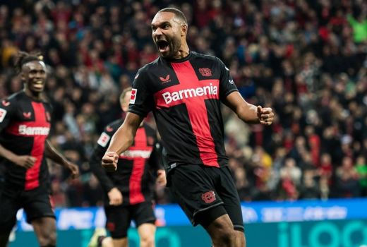 Jonathan Tah Laris Manis, Jadi Rebutan Manchester United dan Barcelona - GenPI.co