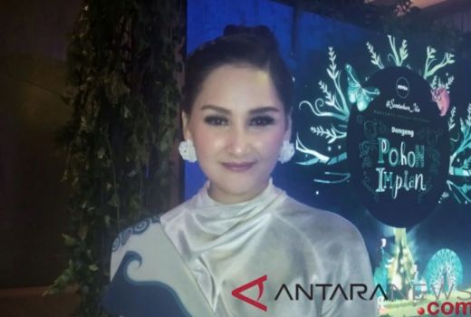 Mona Ratuliu Tidak Tahu Penyakit Penyebab Ayahnya Meninggal - GenPI.co