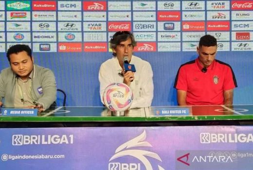 Dapat Tawaran Latih Tim Liga 1, Stefano Cugurra: Masih Nego - GenPI.co
