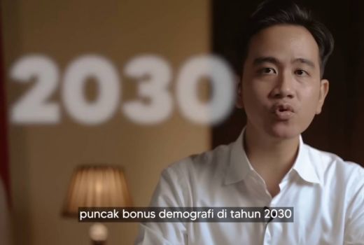 Gibran Diminta Setop Bikin Monolog YouTube, Pengamat: Mending Bagi-Bagi Susu - GenPI.co