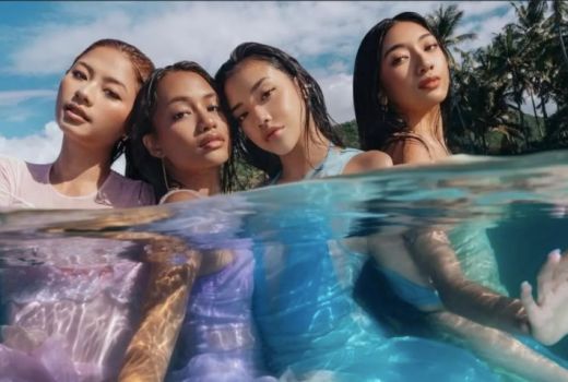 Girl Band No Na Debut, Lagunya Langsung Meledak - GenPI.co