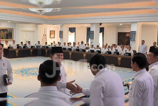 Prabowo Singgung Ijazah Palsu di Sidang Kabinet, Pengamat: Tidak Ada Urgensinya - GenPI.co